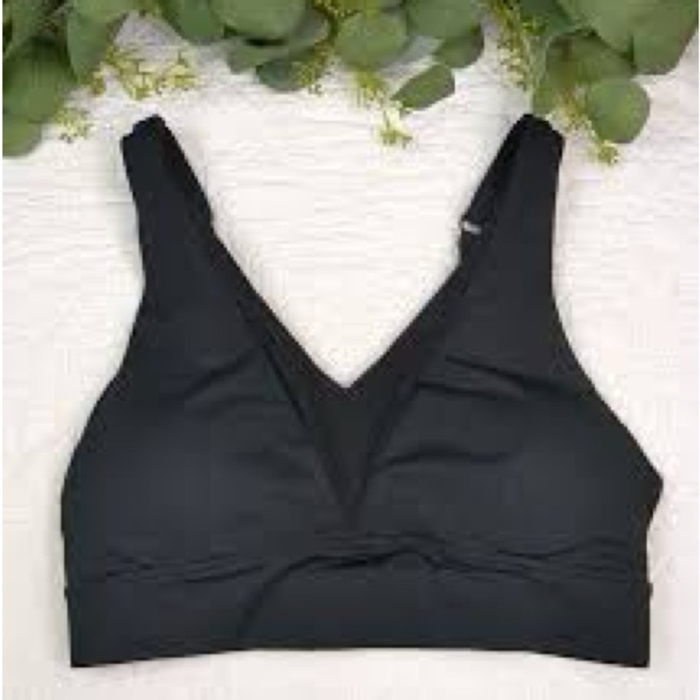 ZYIA Black Bra with Wide Straps and V-Neckline